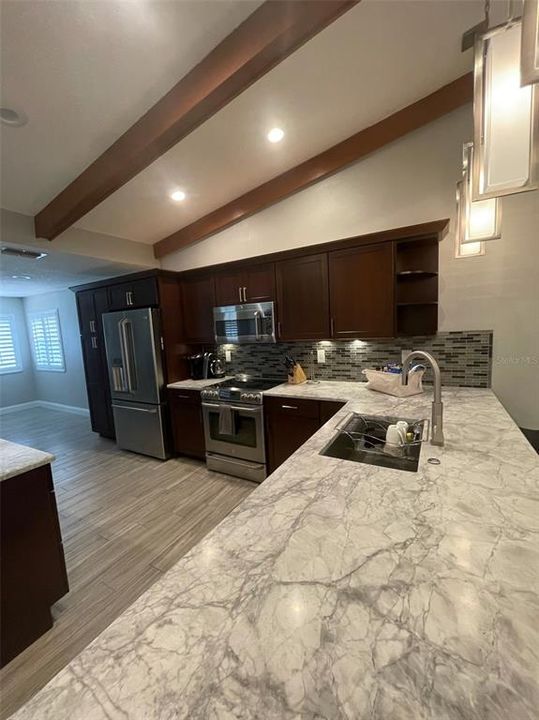 For Rent: $2,800 (2 beds, 2 baths, 1353 Square Feet)