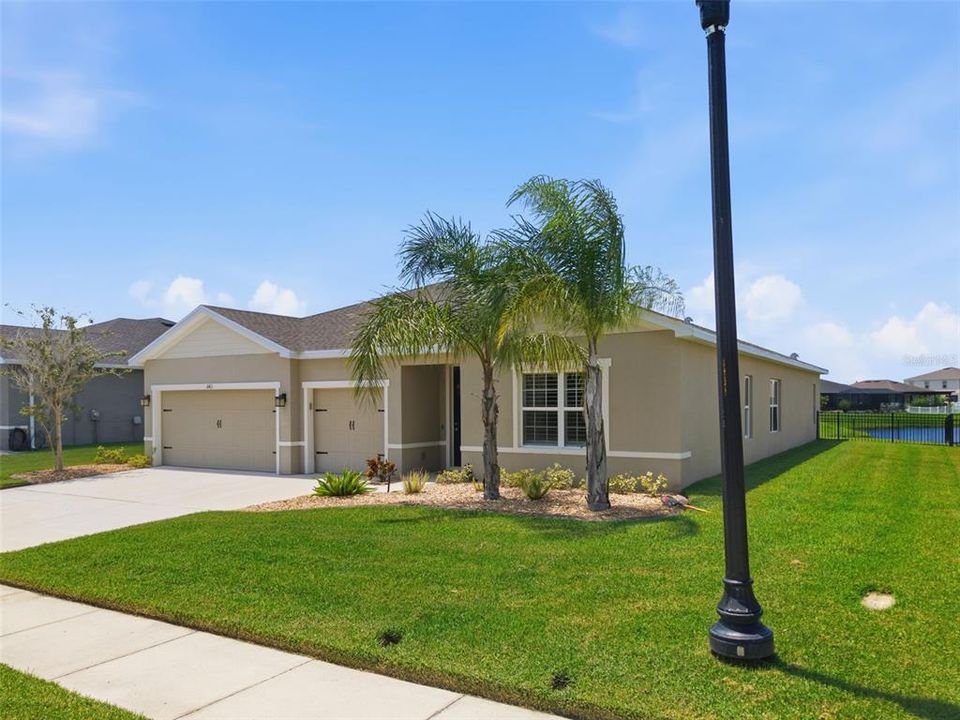 For Sale: $515,000 (4 beds, 3 baths, 2550 Square Feet)
