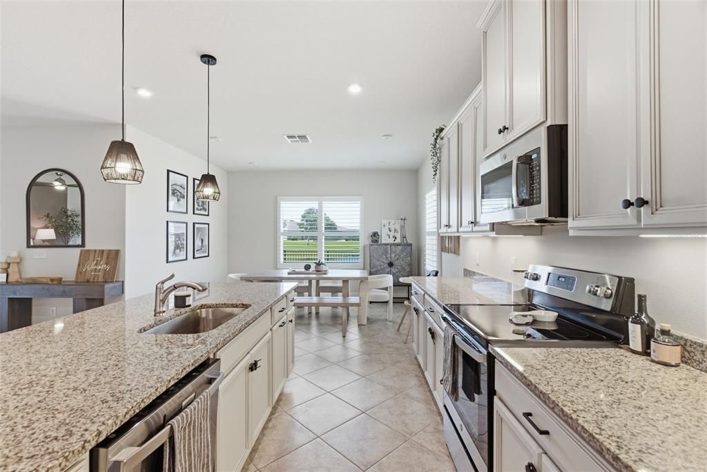 For Sale: $515,000 (4 beds, 3 baths, 2550 Square Feet)