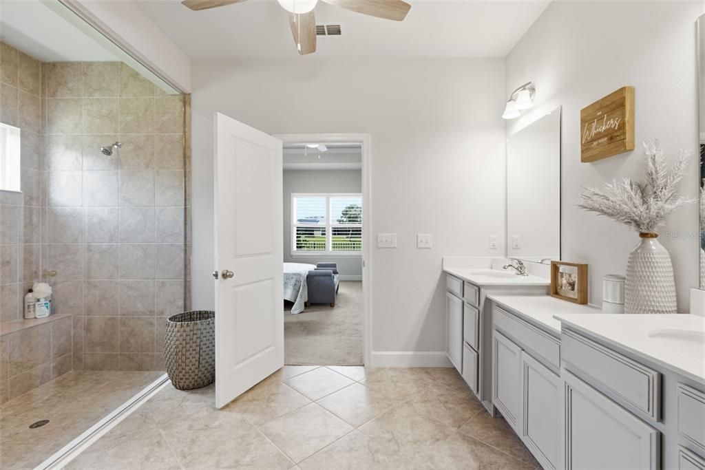 For Sale: $515,000 (4 beds, 3 baths, 2550 Square Feet)