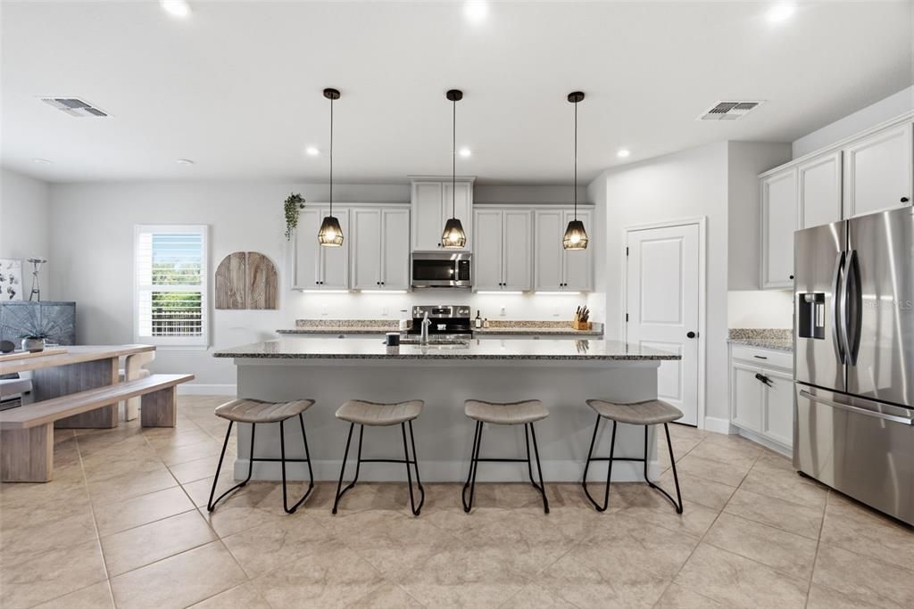 For Sale: $515,000 (4 beds, 3 baths, 2550 Square Feet)