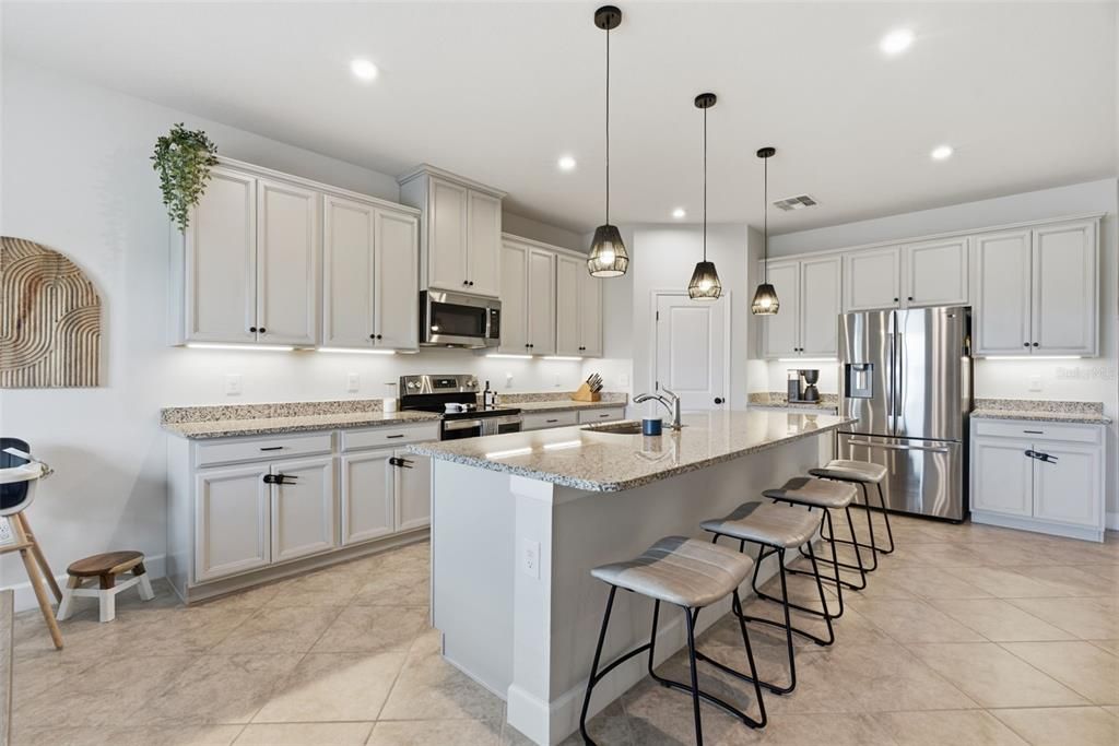 For Sale: $515,000 (4 beds, 3 baths, 2550 Square Feet)