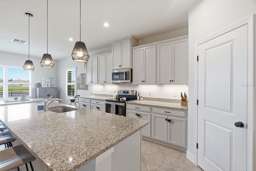 For Sale: $515,000 (4 beds, 3 baths, 2550 Square Feet)