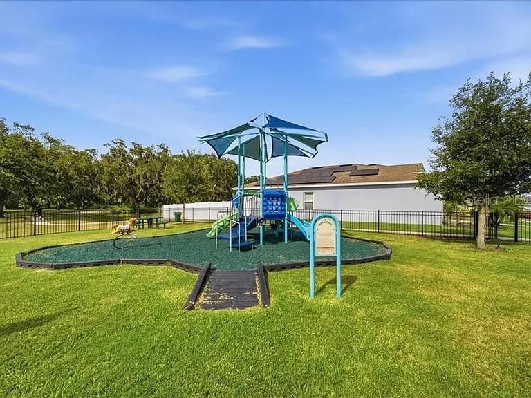 For Sale: $515,000 (4 beds, 3 baths, 2550 Square Feet)