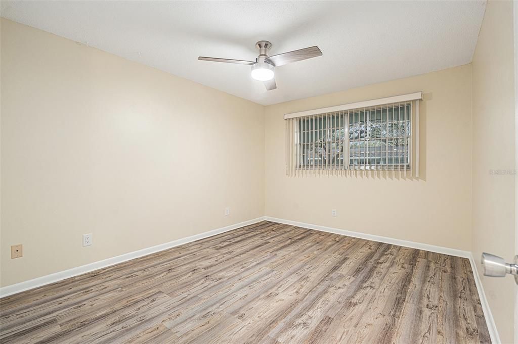 For Sale: $159,900 (2 beds, 2 baths, 1355 Square Feet)