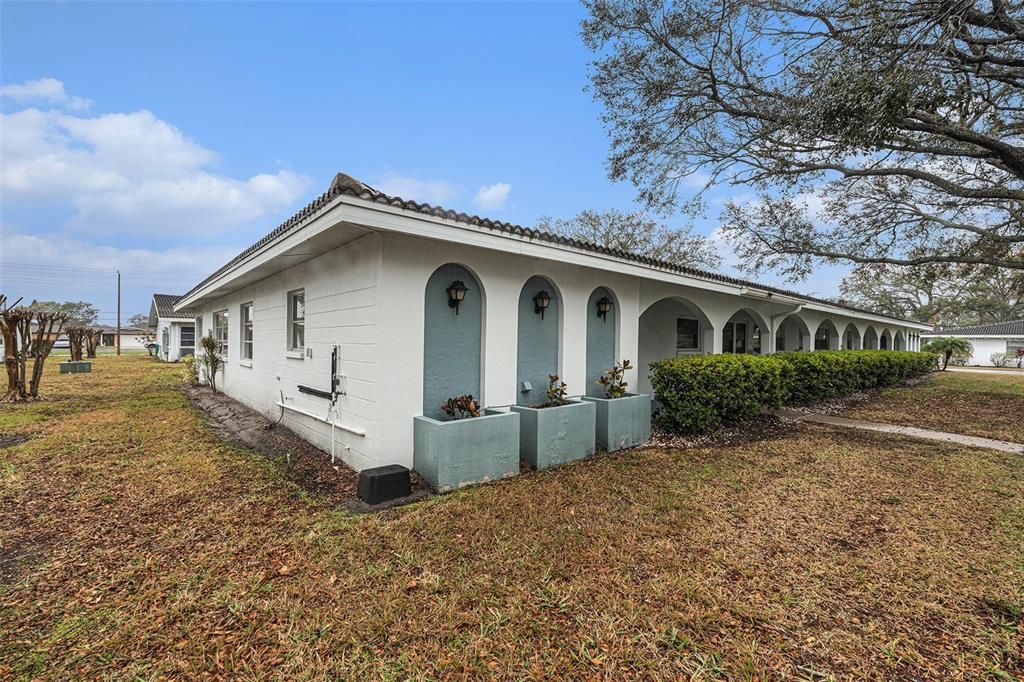 For Sale: $159,900 (2 beds, 2 baths, 1355 Square Feet)