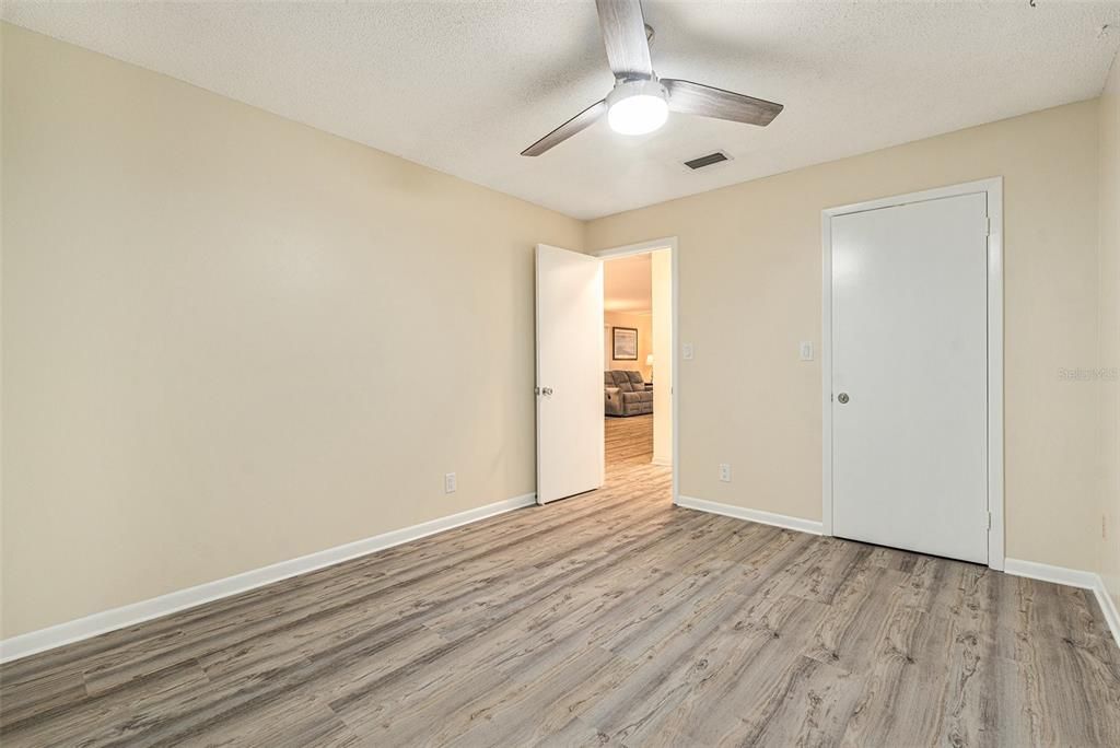 For Sale: $159,900 (2 beds, 2 baths, 1355 Square Feet)