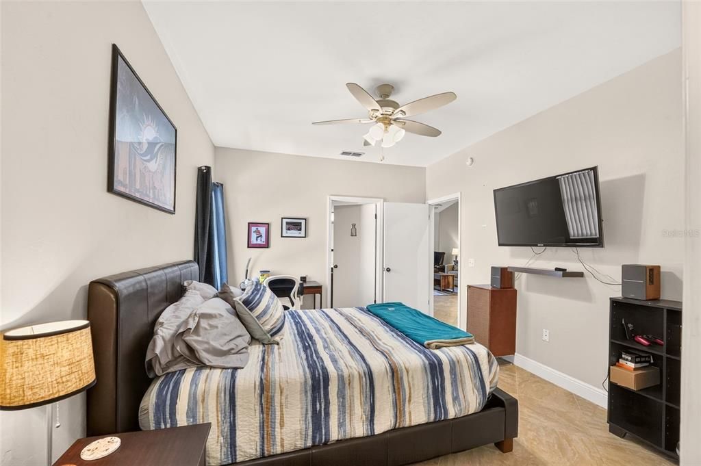 For Sale: $225,000 (2 beds, 2 baths, 1134 Square Feet)