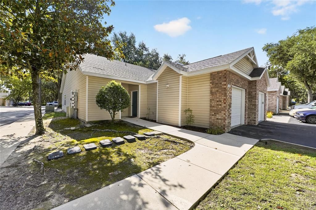 For Sale: $225,000 (2 beds, 2 baths, 1134 Square Feet)