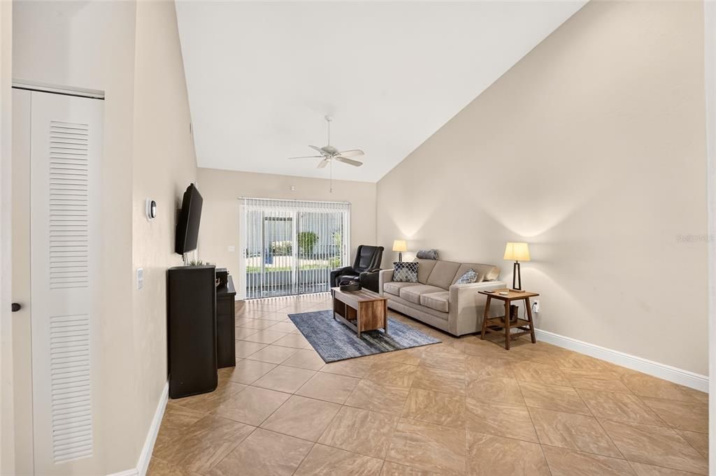 For Sale: $225,000 (2 beds, 2 baths, 1134 Square Feet)