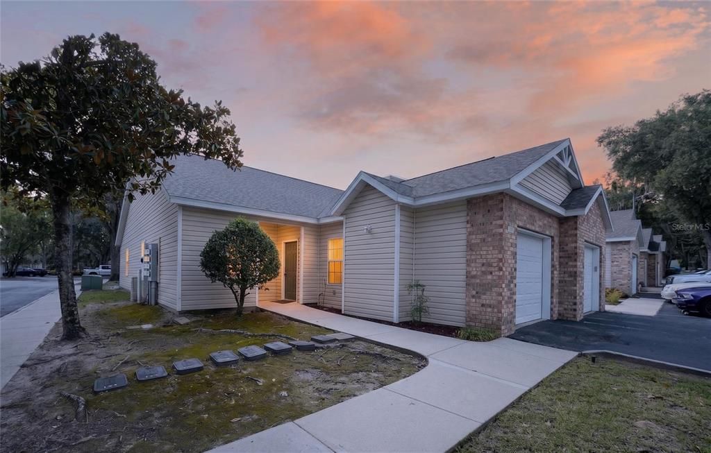 For Sale: $225,000 (2 beds, 2 baths, 1134 Square Feet)
