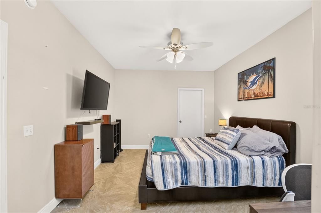 For Sale: $225,000 (2 beds, 2 baths, 1134 Square Feet)