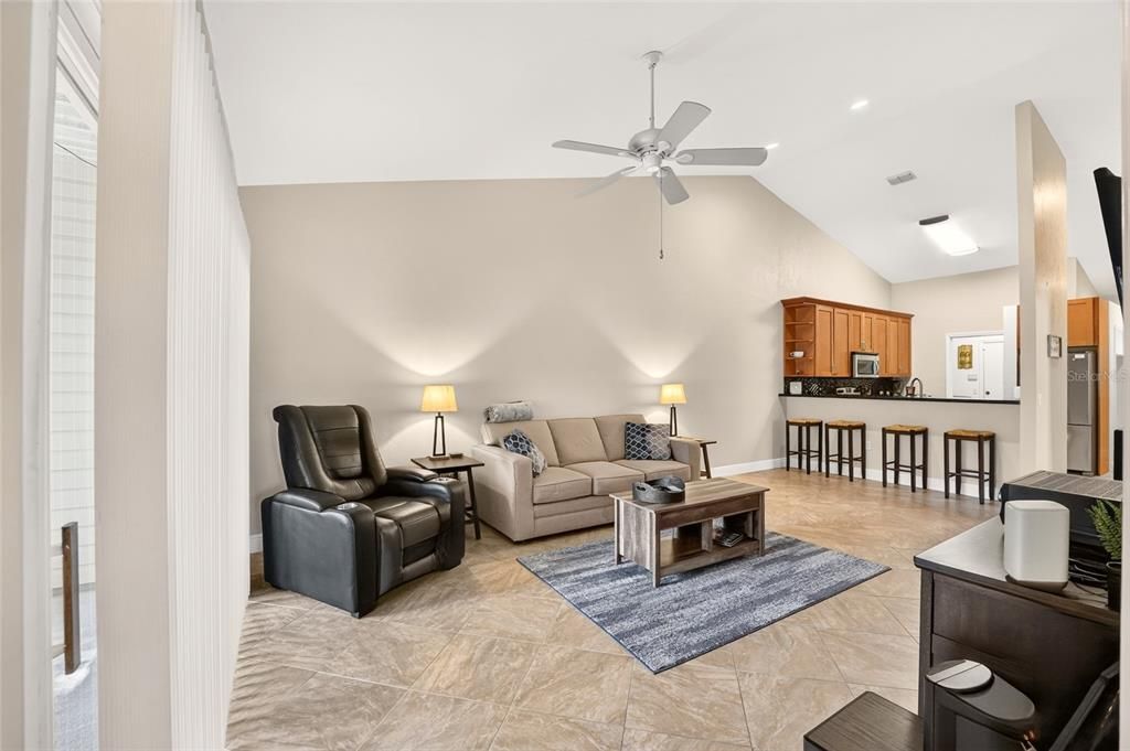 For Sale: $225,000 (2 beds, 2 baths, 1134 Square Feet)
