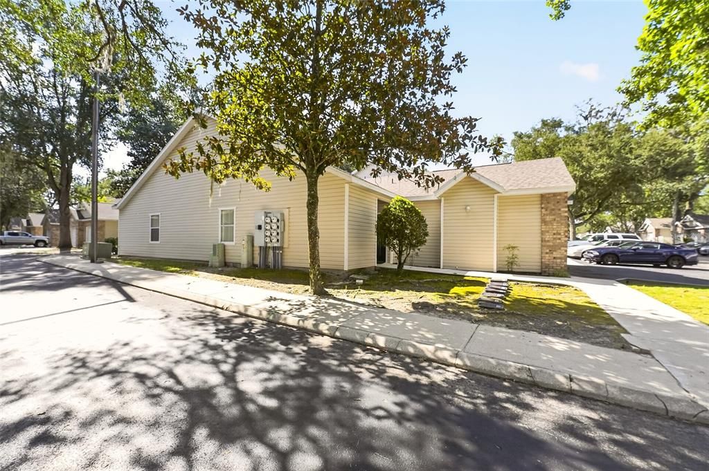For Sale: $225,000 (2 beds, 2 baths, 1134 Square Feet)