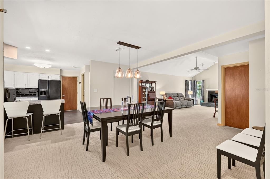 For Sale: $369,000 (3 beds, 2 baths, 1701 Square Feet)
