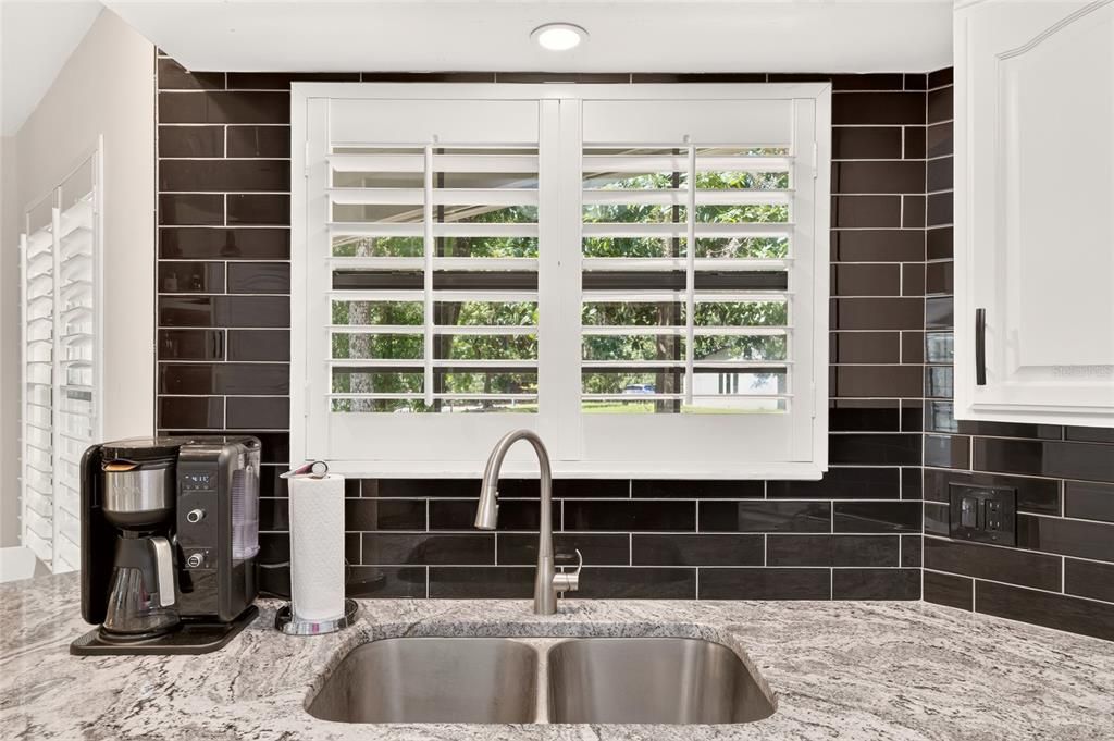 For Sale: $369,000 (3 beds, 2 baths, 1701 Square Feet)