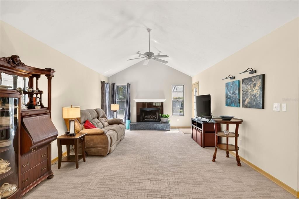 For Sale: $369,000 (3 beds, 2 baths, 1701 Square Feet)