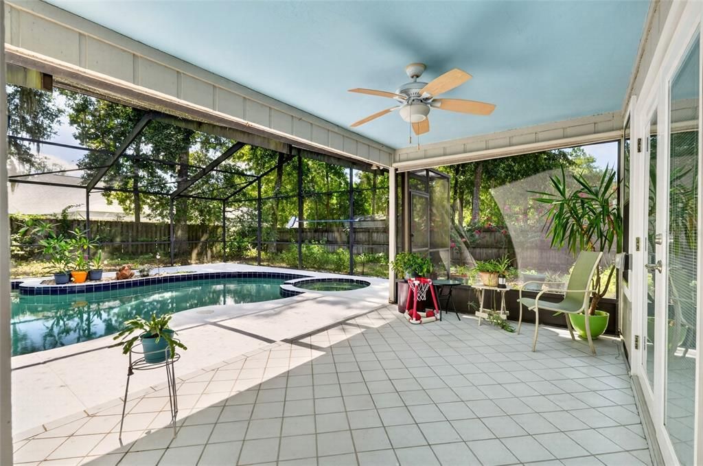 For Sale: $369,000 (3 beds, 2 baths, 1701 Square Feet)
