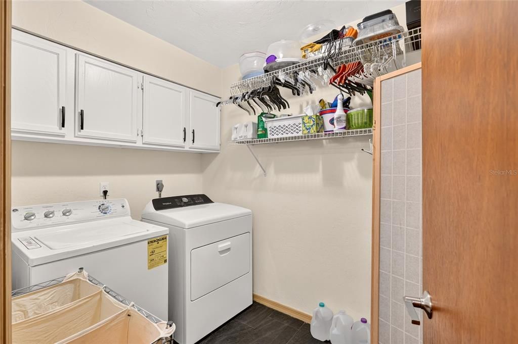 For Sale: $369,000 (3 beds, 2 baths, 1701 Square Feet)