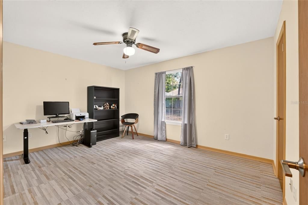 For Sale: $369,000 (3 beds, 2 baths, 1701 Square Feet)