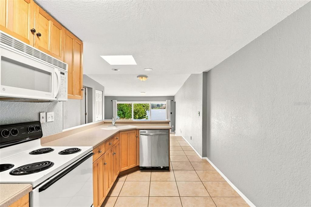 For Rent: $1,500 (1 beds, 1 baths, 878 Square Feet)