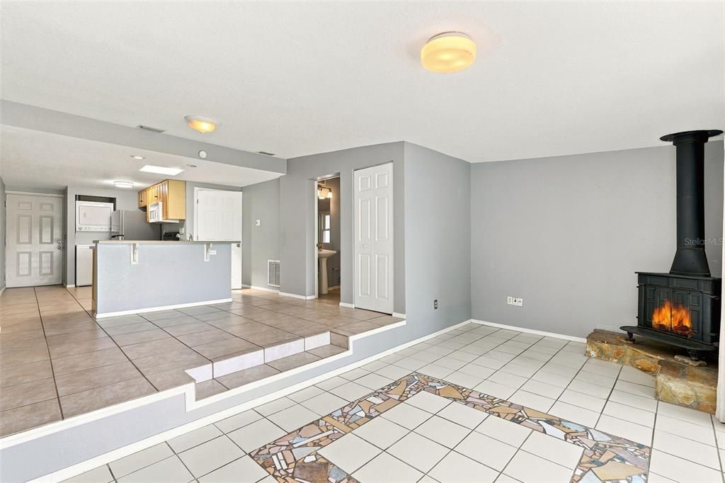 For Rent: $1,500 (1 beds, 1 baths, 878 Square Feet)