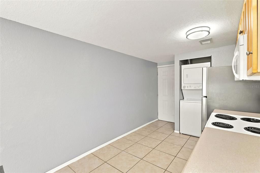 For Rent: $1,500 (1 beds, 1 baths, 878 Square Feet)