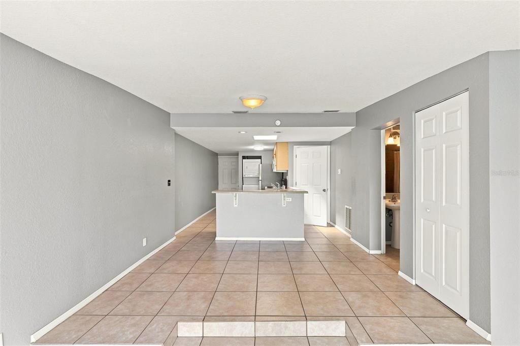 For Rent: $1,500 (1 beds, 1 baths, 878 Square Feet)