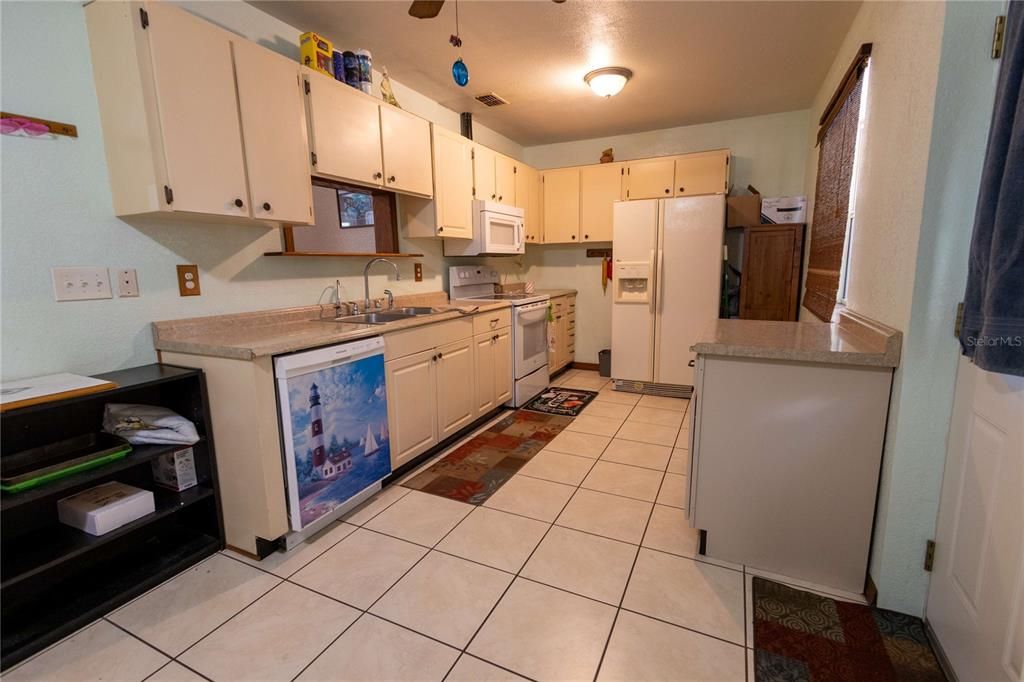 На продажу: $259,999 (2 спален, 2 ванн, 974 Квадратных фут)