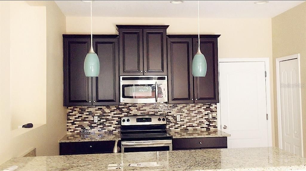 For Rent: $2,250 (3 beds, 2 baths, 1384 Square Feet)