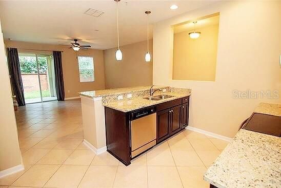 For Rent: $2,250 (3 beds, 2 baths, 1384 Square Feet)