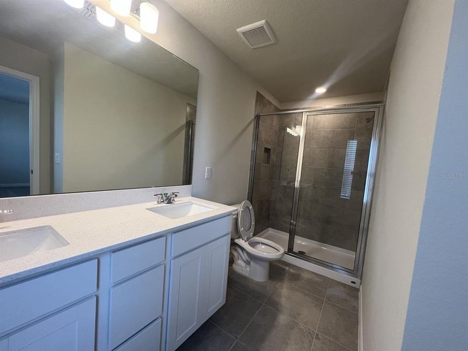 For Rent: $2,400 (3 beds, 2 baths, 1568 Square Feet)