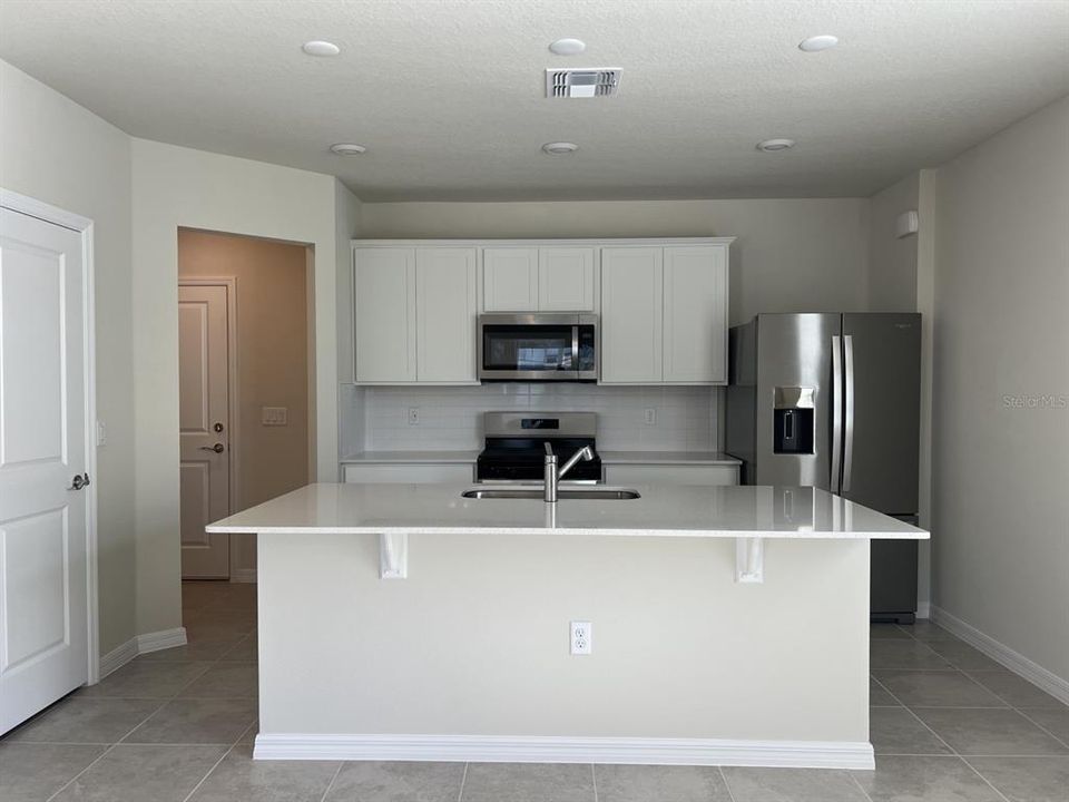 For Rent: $2,400 (3 beds, 2 baths, 1568 Square Feet)