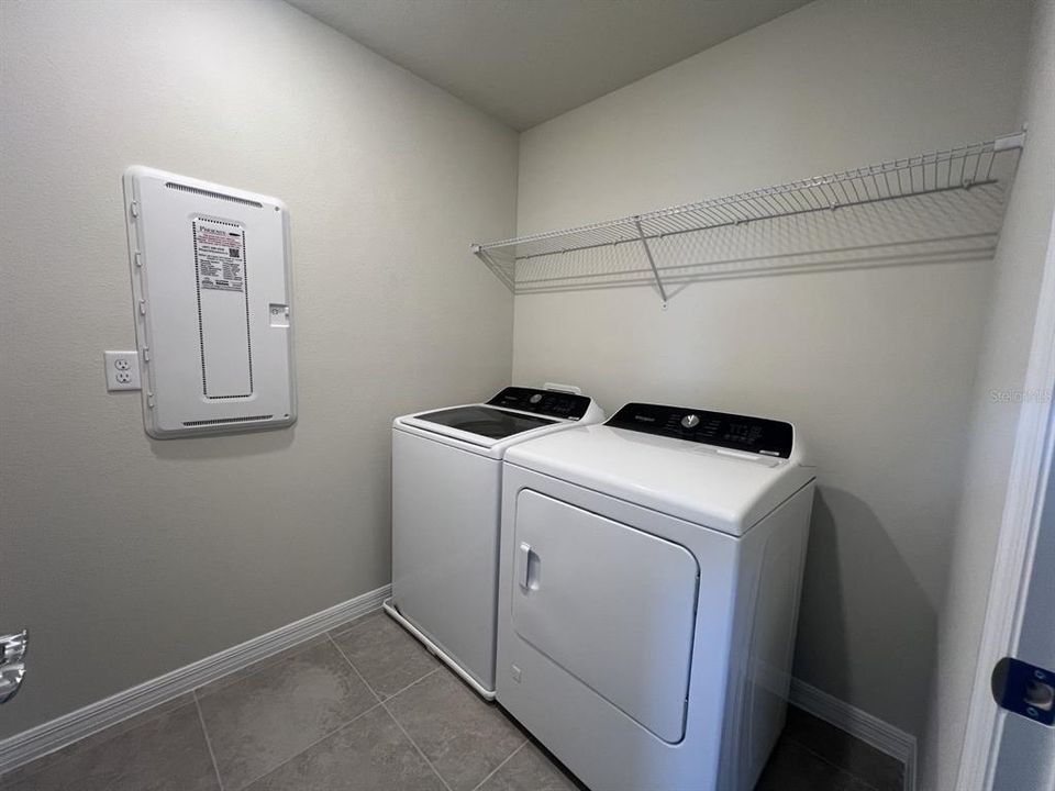For Rent: $2,400 (3 beds, 2 baths, 1568 Square Feet)