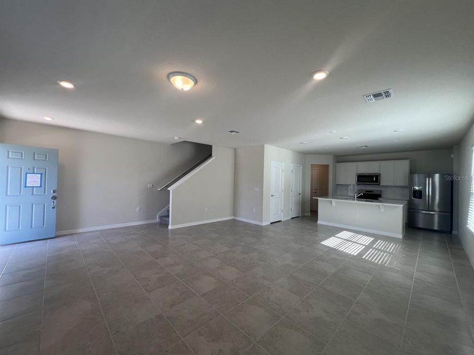 For Rent: $2,400 (3 beds, 2 baths, 1568 Square Feet)