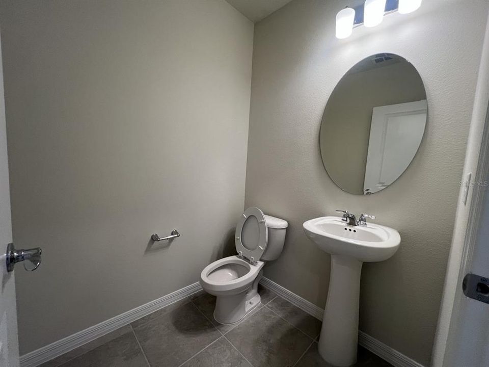 For Rent: $2,400 (3 beds, 2 baths, 1568 Square Feet)