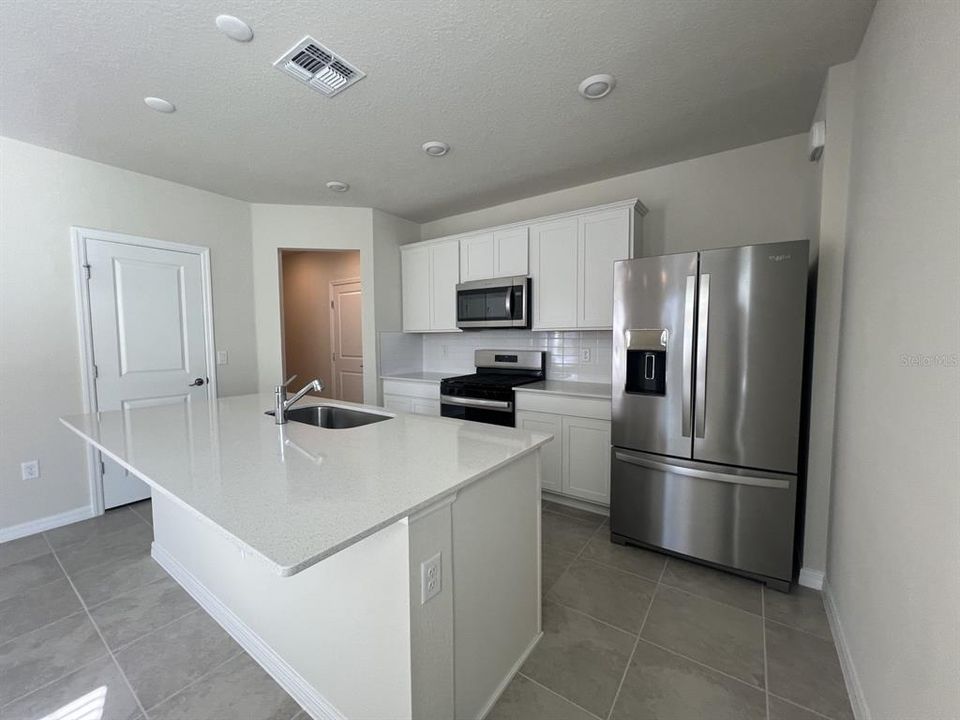 For Rent: $2,400 (3 beds, 2 baths, 1568 Square Feet)