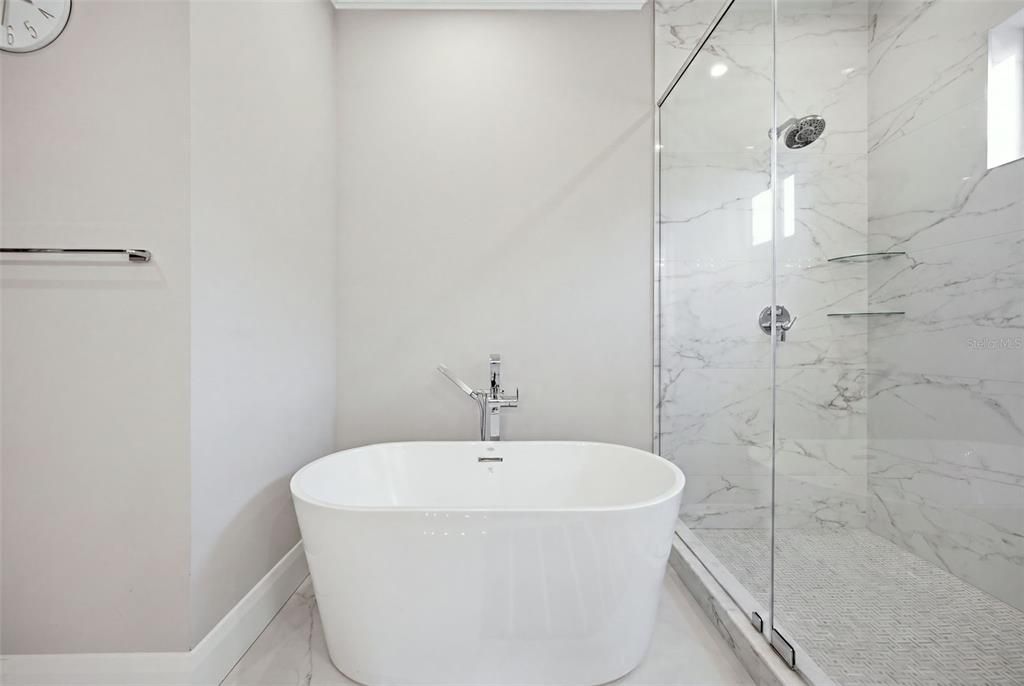 For Sale: $2,699,000 (5 beds, 4 baths, 4202 Square Feet)