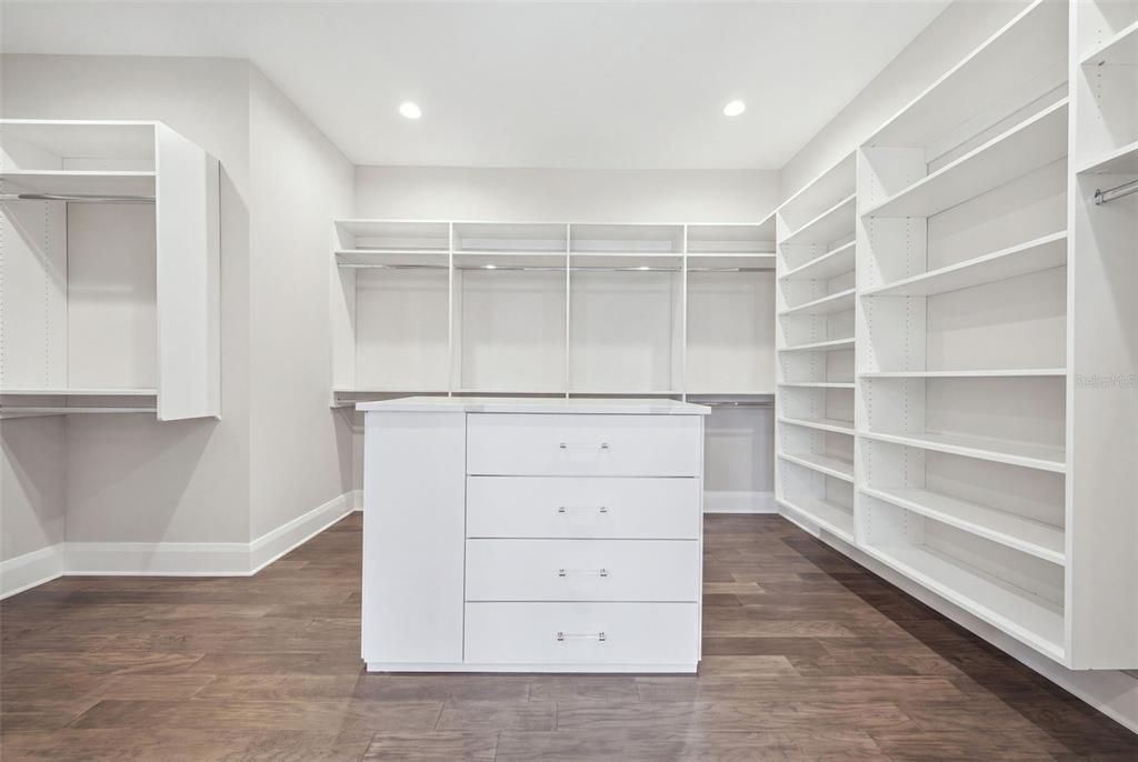 For Sale: $2,699,000 (5 beds, 4 baths, 4202 Square Feet)