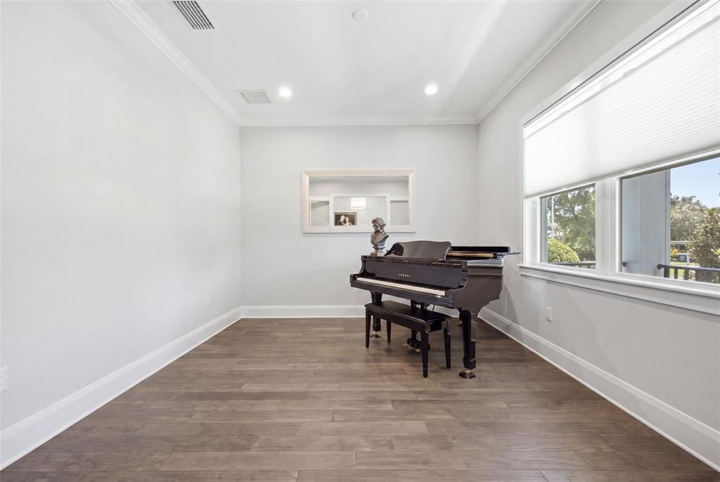 For Sale: $2,699,000 (5 beds, 4 baths, 4202 Square Feet)