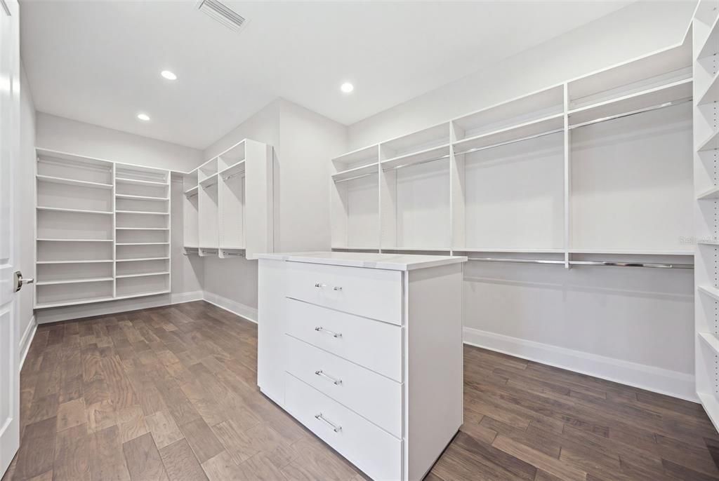 For Sale: $2,699,000 (5 beds, 4 baths, 4202 Square Feet)