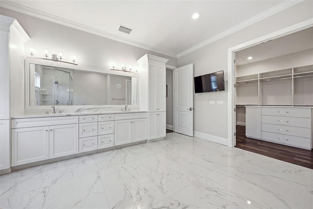 For Sale: $2,699,000 (5 beds, 4 baths, 4202 Square Feet)