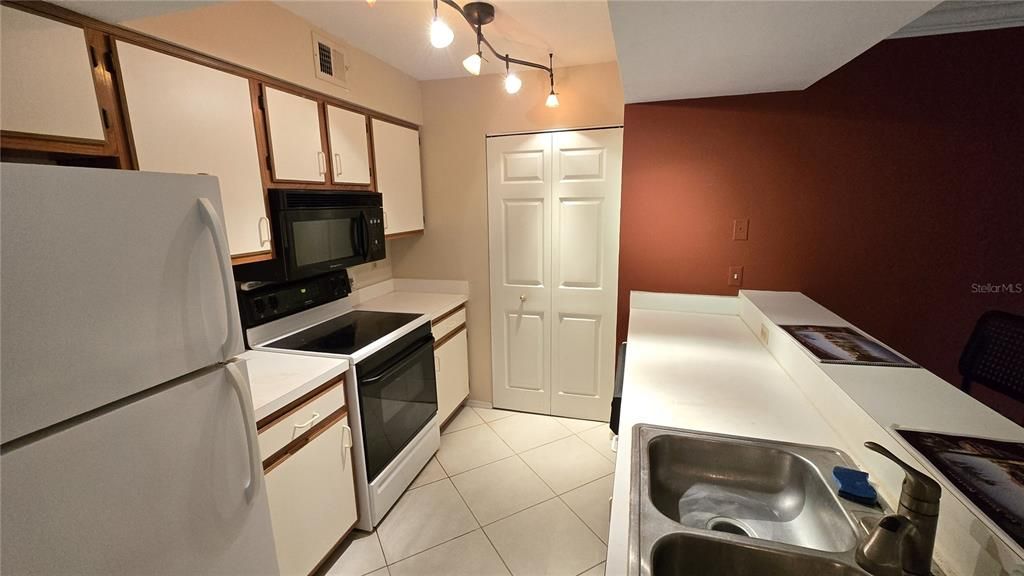 En Venta: $199,900 (2 camas, 2 baños, 1037 Pies cuadrados)