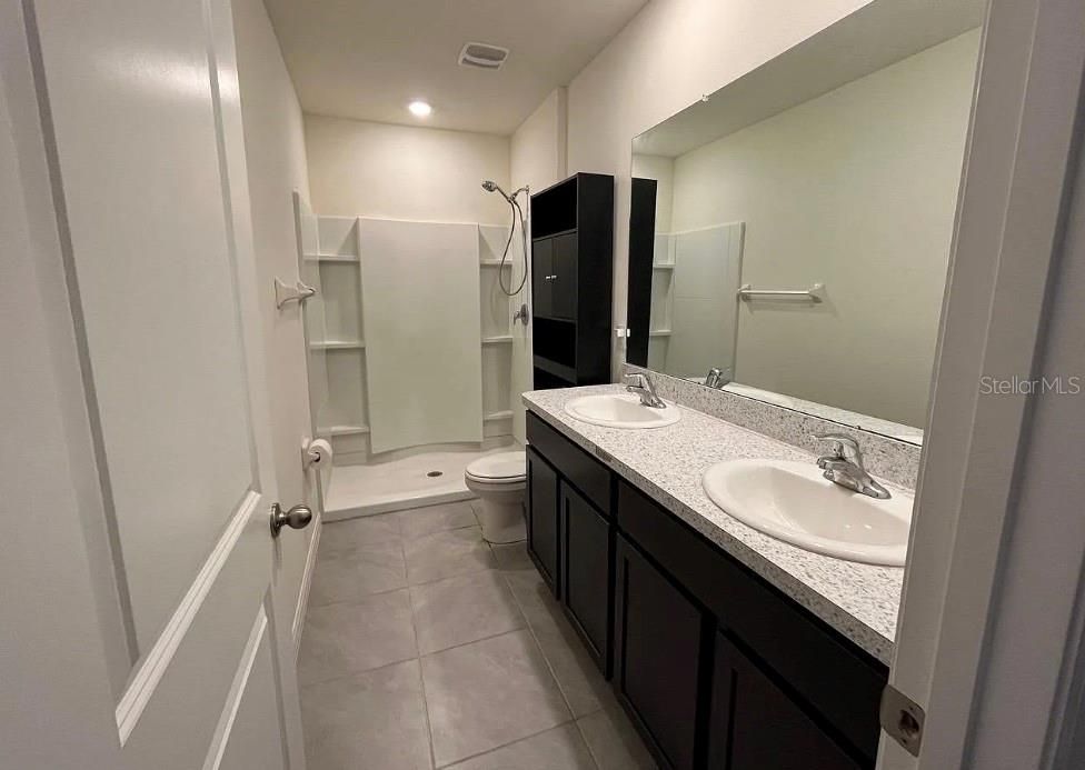 For Rent: $2,200 (3 beds, 2 baths, 1673 Square Feet)