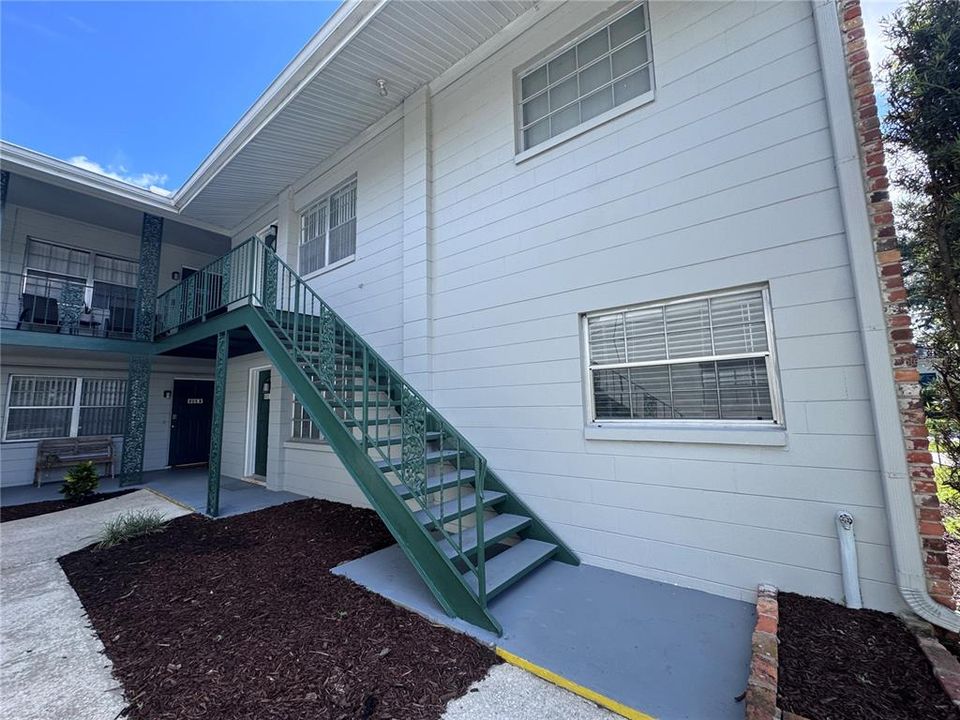 For Rent: $1,495 (2 beds, 1 baths, 849 Square Feet)
