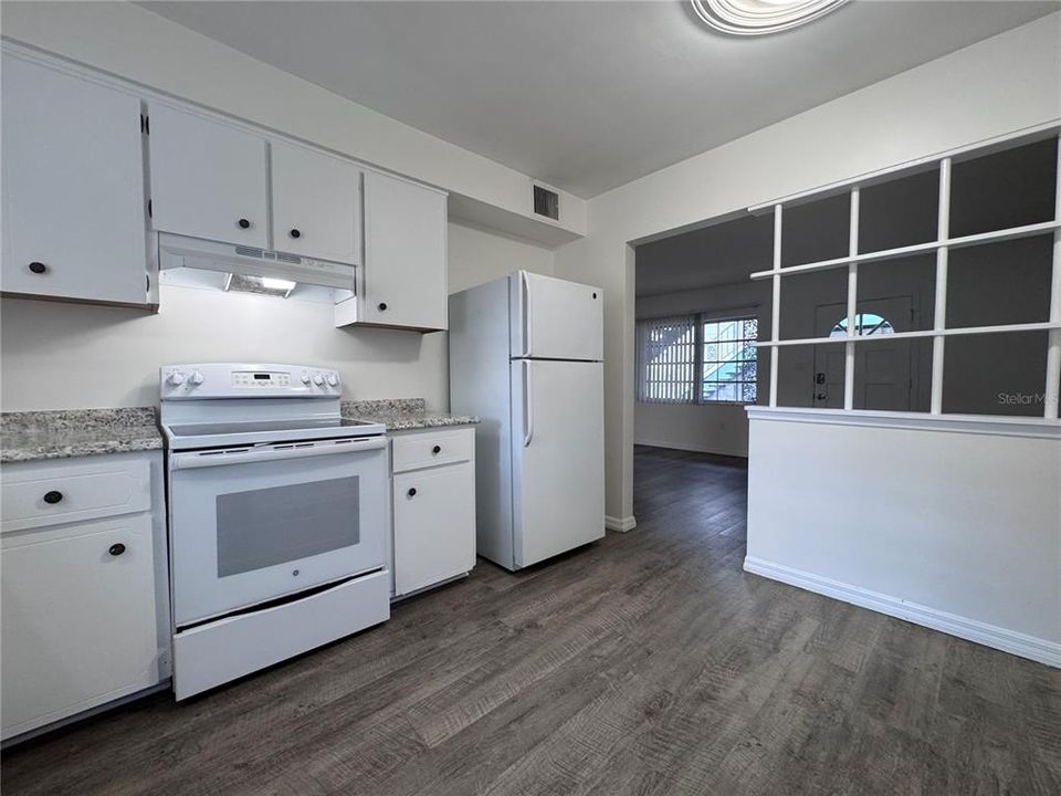 For Rent: $1,495 (2 beds, 1 baths, 849 Square Feet)
