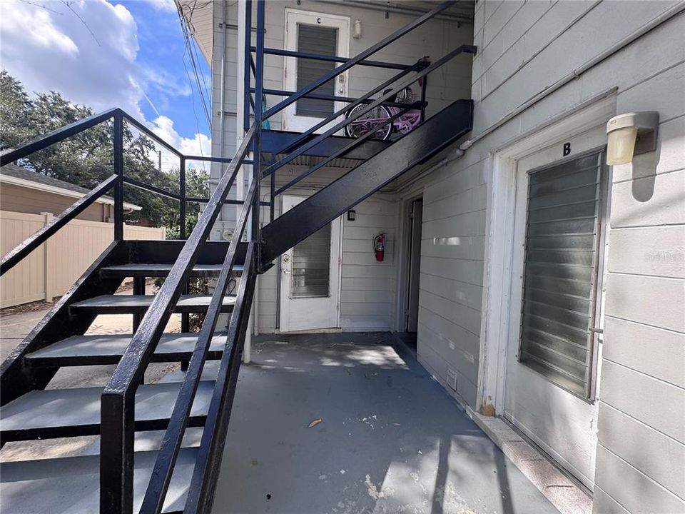 For Rent: $1,495 (2 beds, 1 baths, 849 Square Feet)