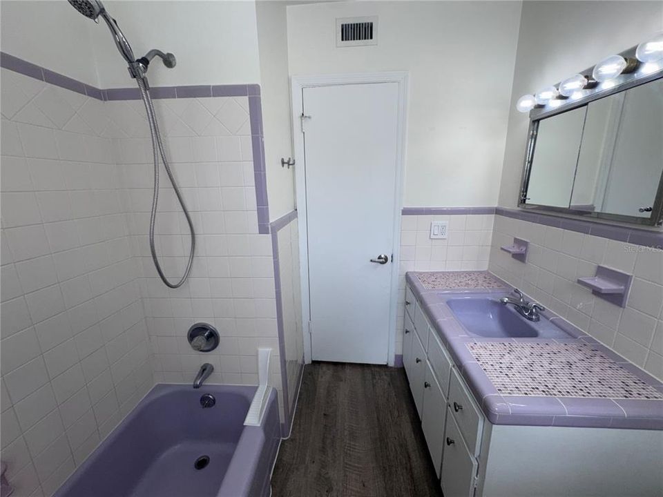 For Rent: $1,495 (2 beds, 1 baths, 849 Square Feet)