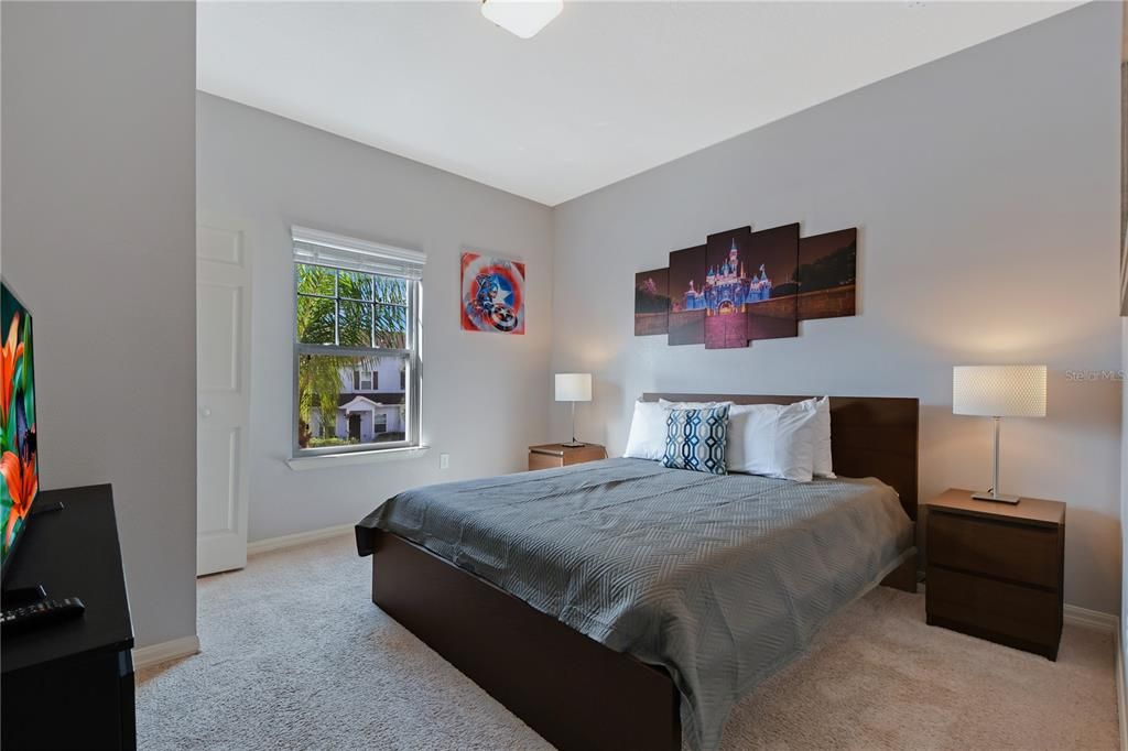 En Venta: $295,000 (3 camas, 2 baños, 1300 Pies cuadrados)