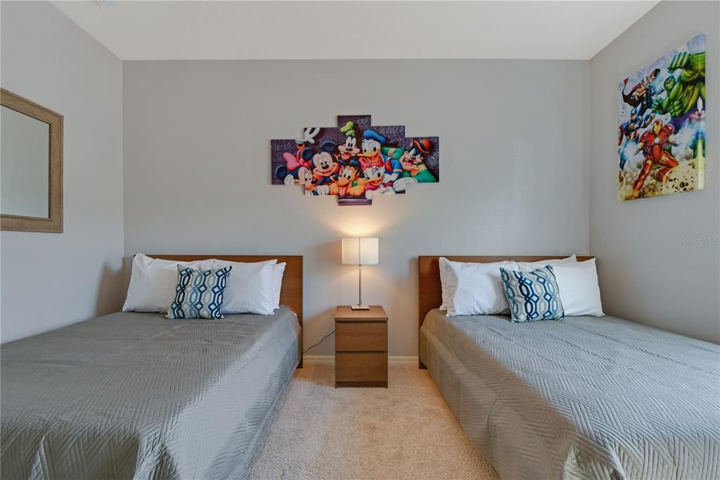 En Venta: $295,000 (3 camas, 2 baños, 1300 Pies cuadrados)